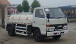 江鈴灑水車(3T)